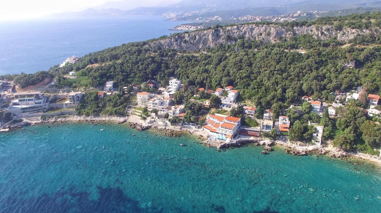 Azzure Apartment Ulcinj Bagian luar foto