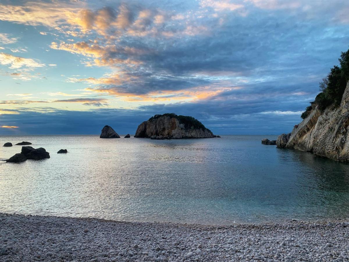 Azzure Apartment Ulcinj Bagian luar foto