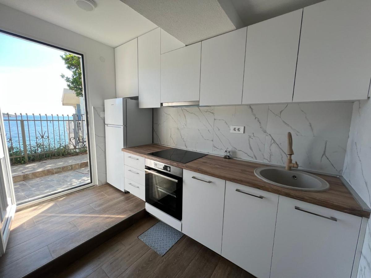 Azzure Apartment Ulcinj Bagian luar foto