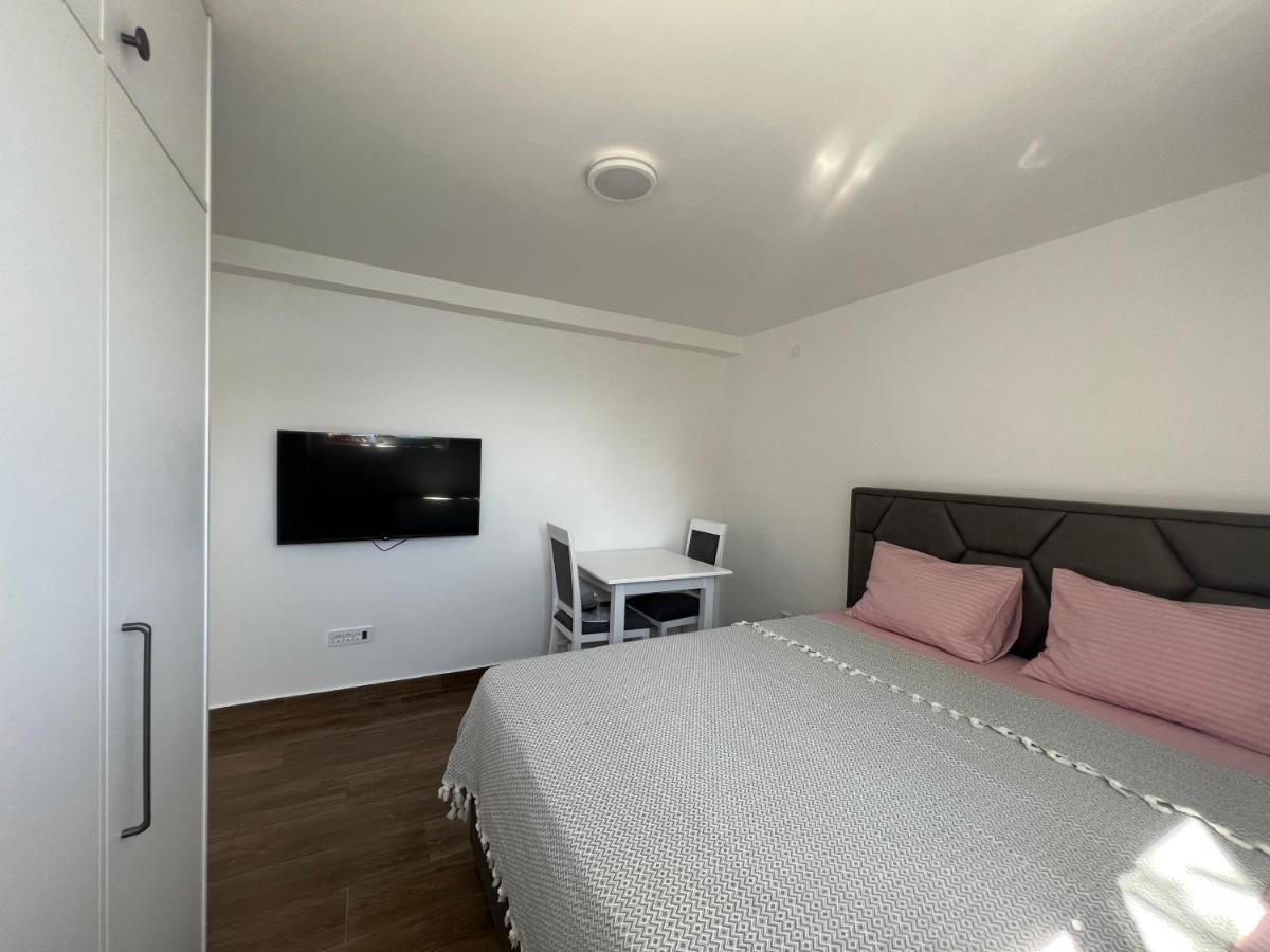 Azzure Apartment Ulcinj Bagian luar foto